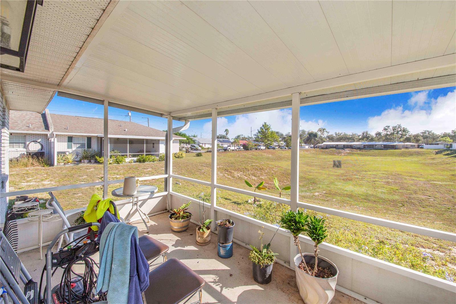 THOUSAND ROSES - Residential