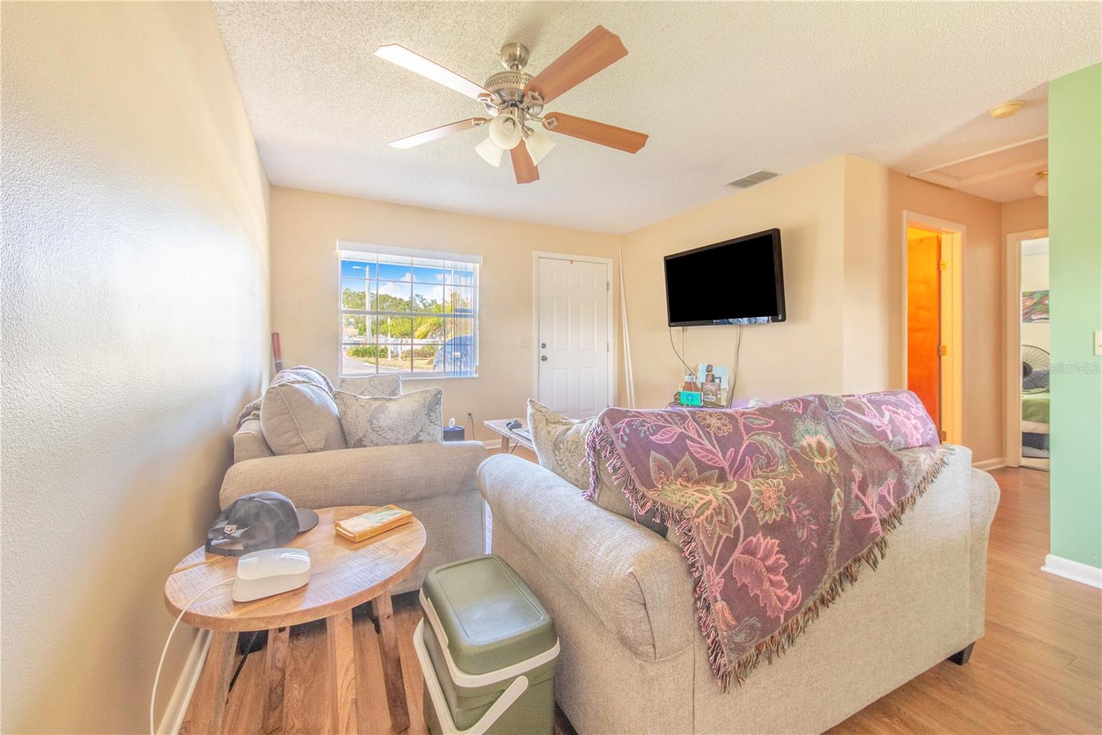 THOUSAND ROSES - Residential