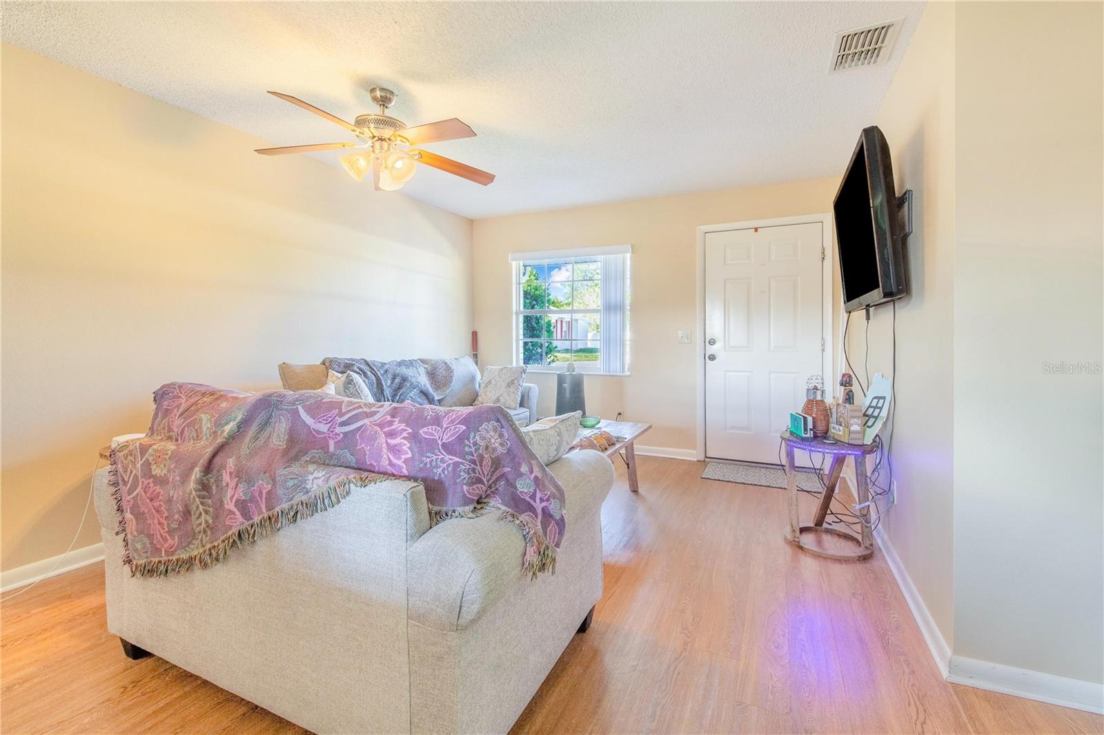 THOUSAND ROSES - Residential