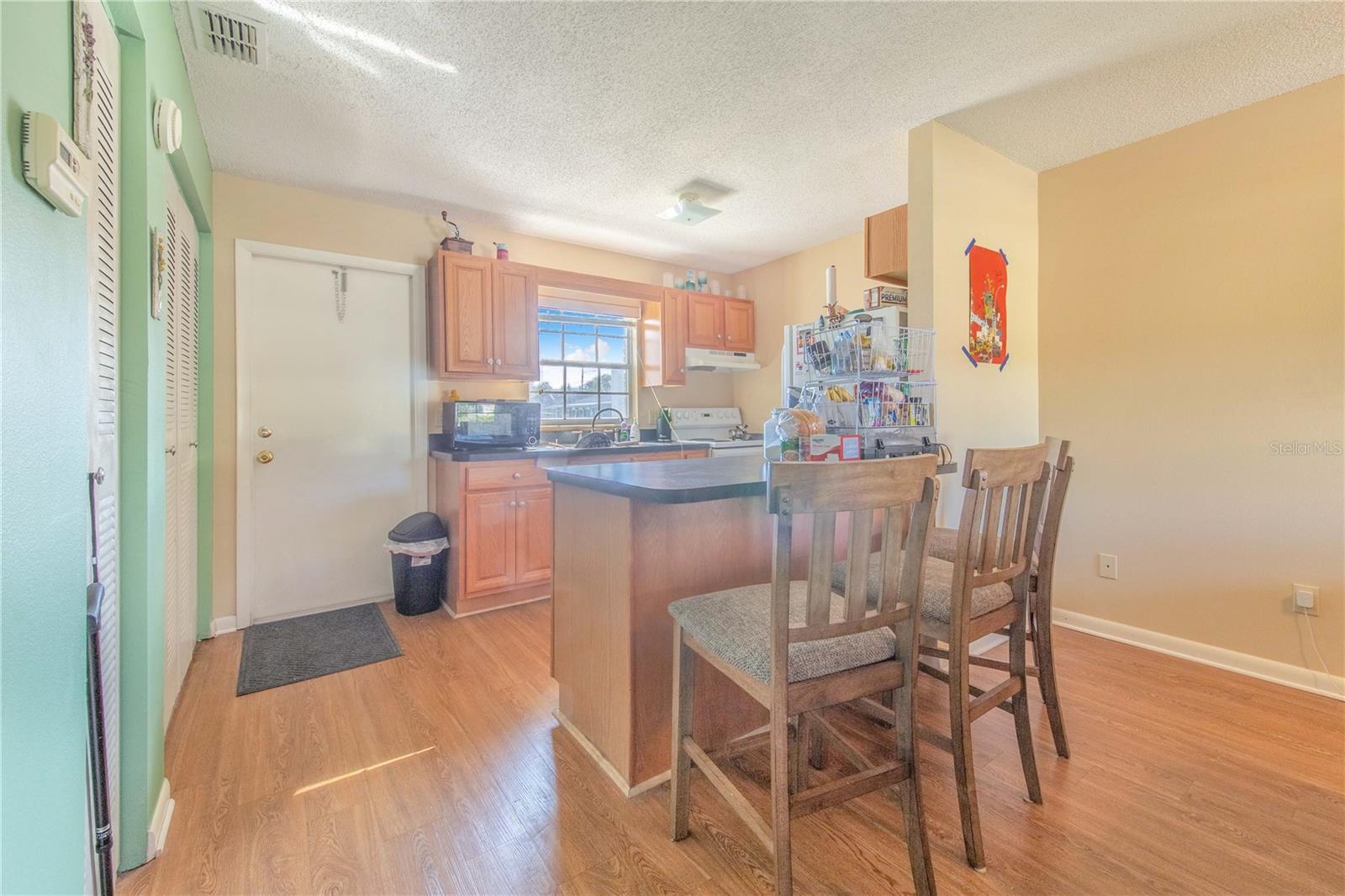 THOUSAND ROSES - Residential