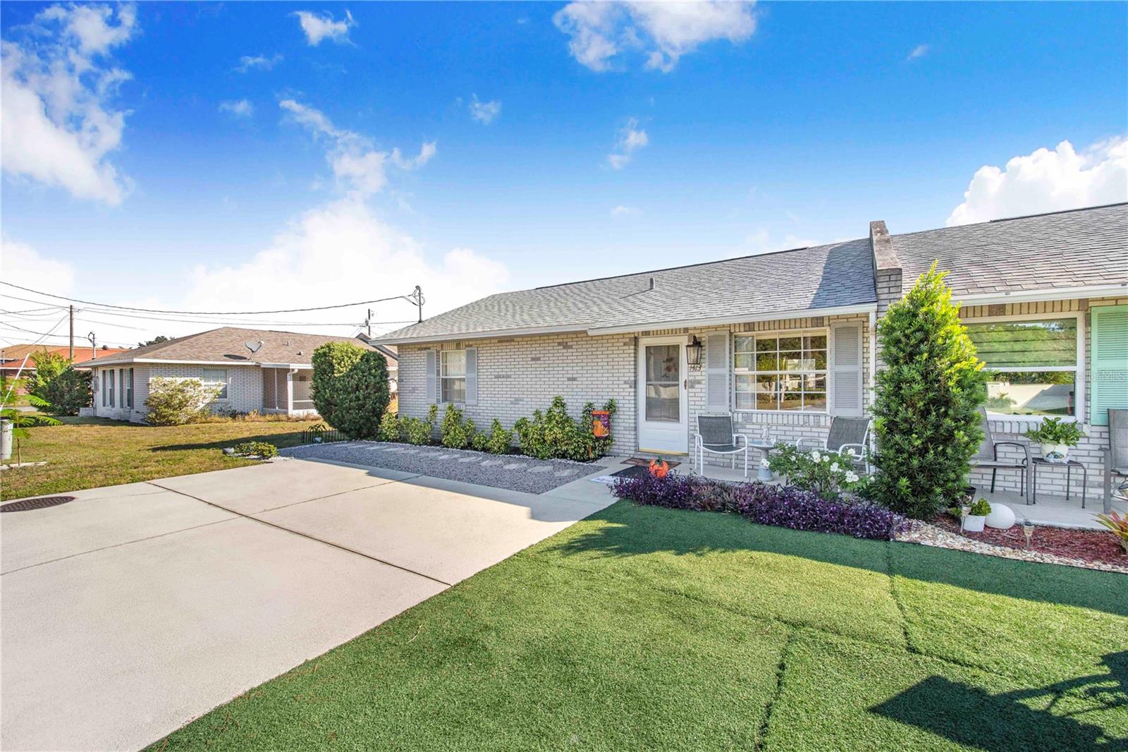 THOUSAND ROSES - Residential