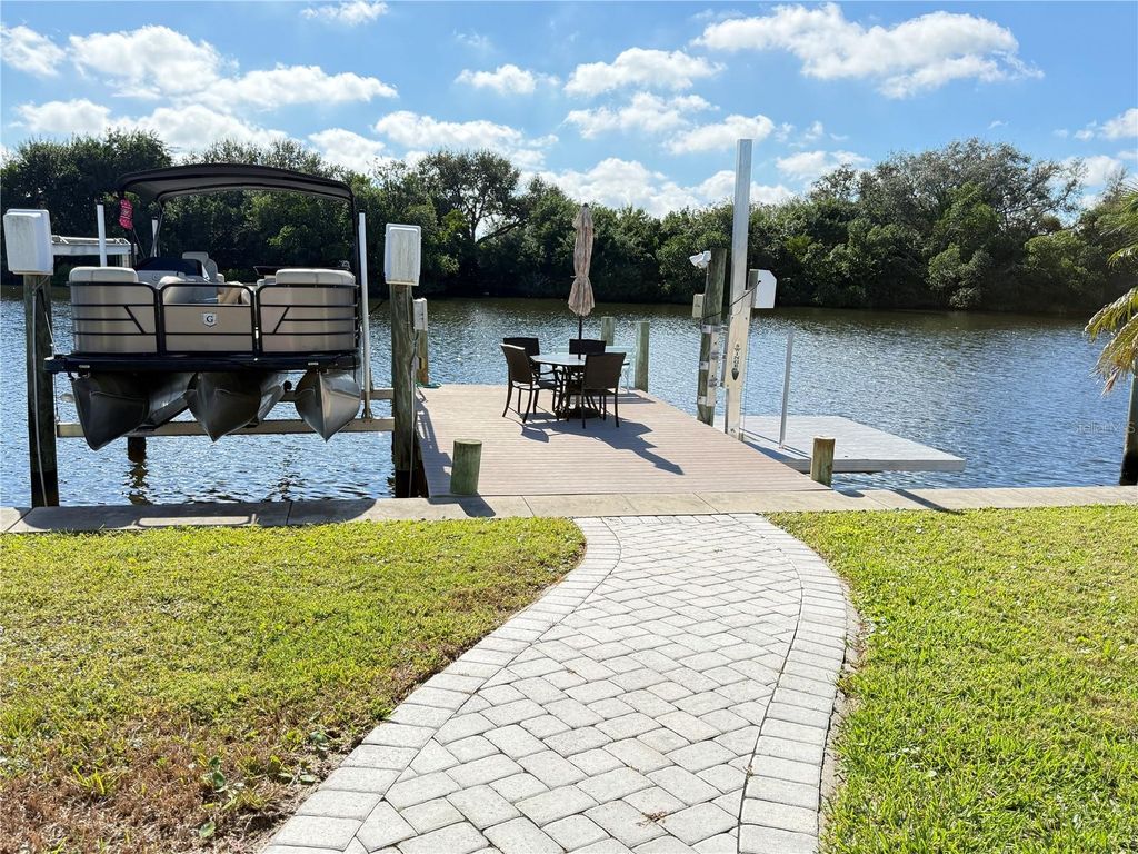Photo of 622 Mount Oak Avenue NE #733, St Petersburg, FL 33702 (MLS # TB8460017)