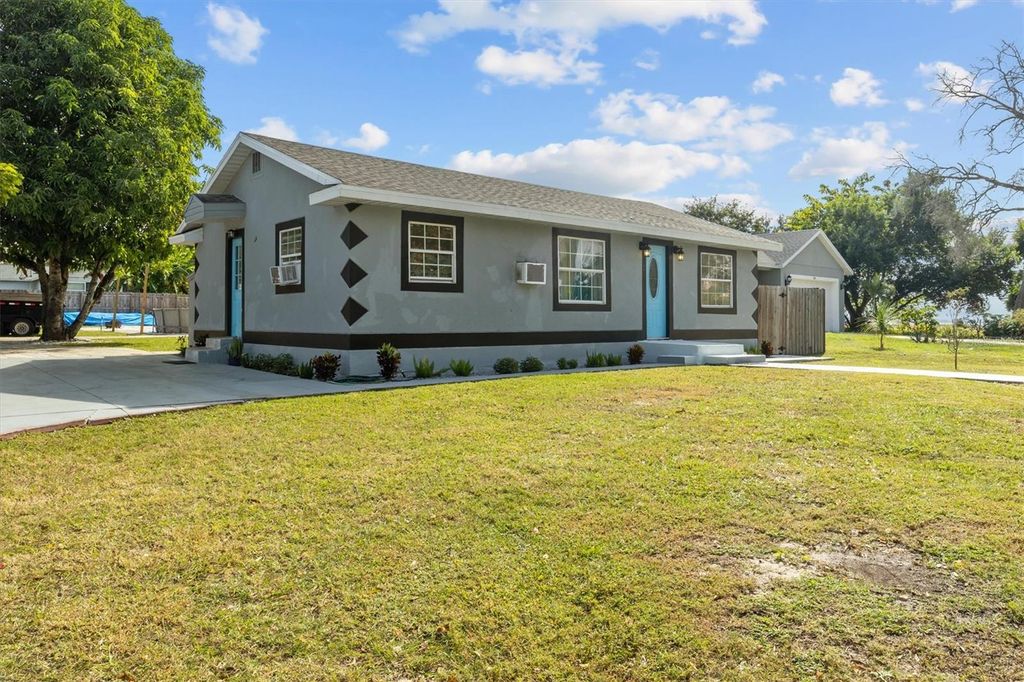 Photo of 513 5th Street, Dundee, FL 33838 (MLS # P4937007)