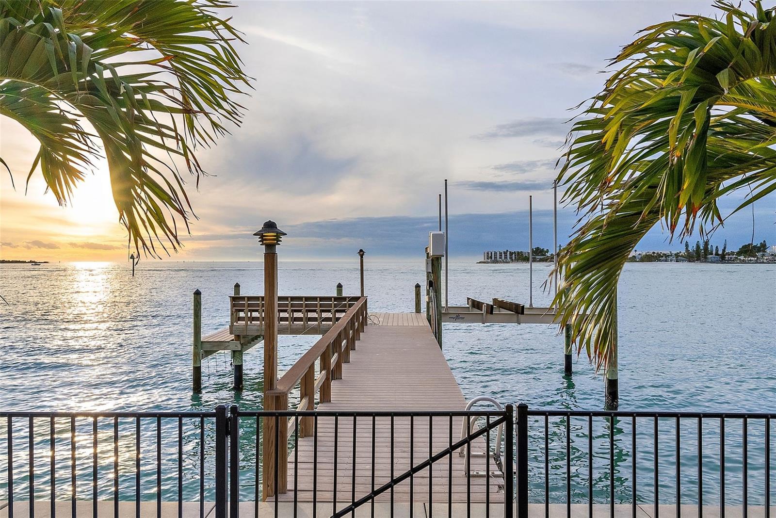 TIERRA VERDE UNIT 1 4TH REP - Residential