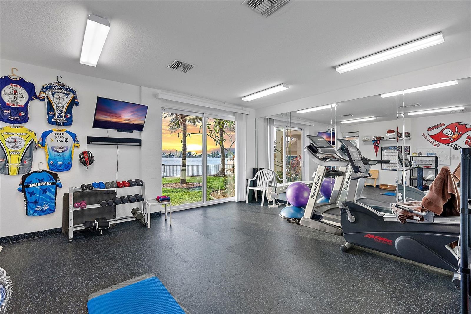 TIERRA VERDE UNIT 1 4TH REP - Residential