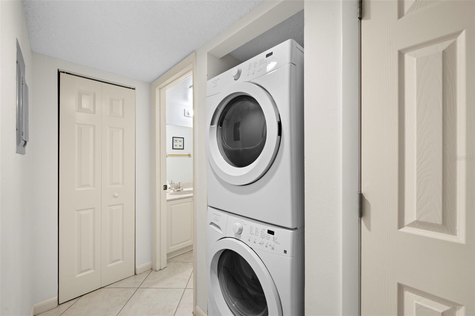 SHOREWALK BATH & TENNIS CLUB 10 - Residential