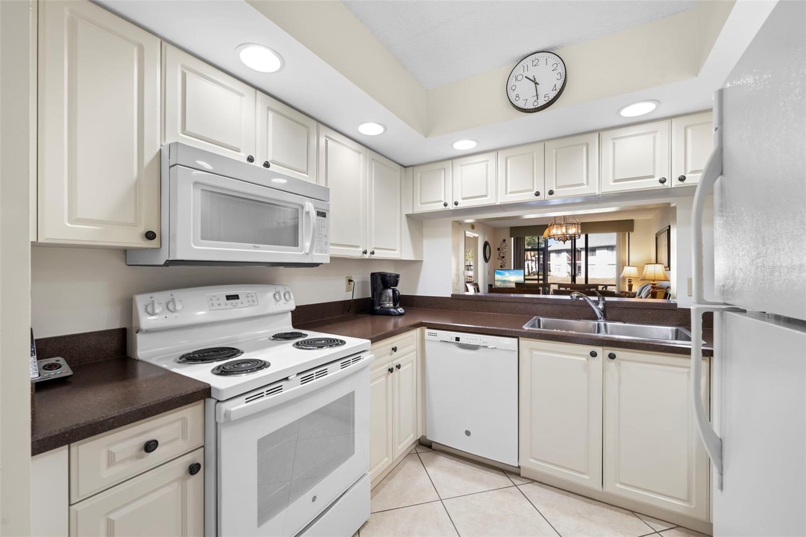 SHOREWALK BATH & TENNIS CLUB 10 - Residential