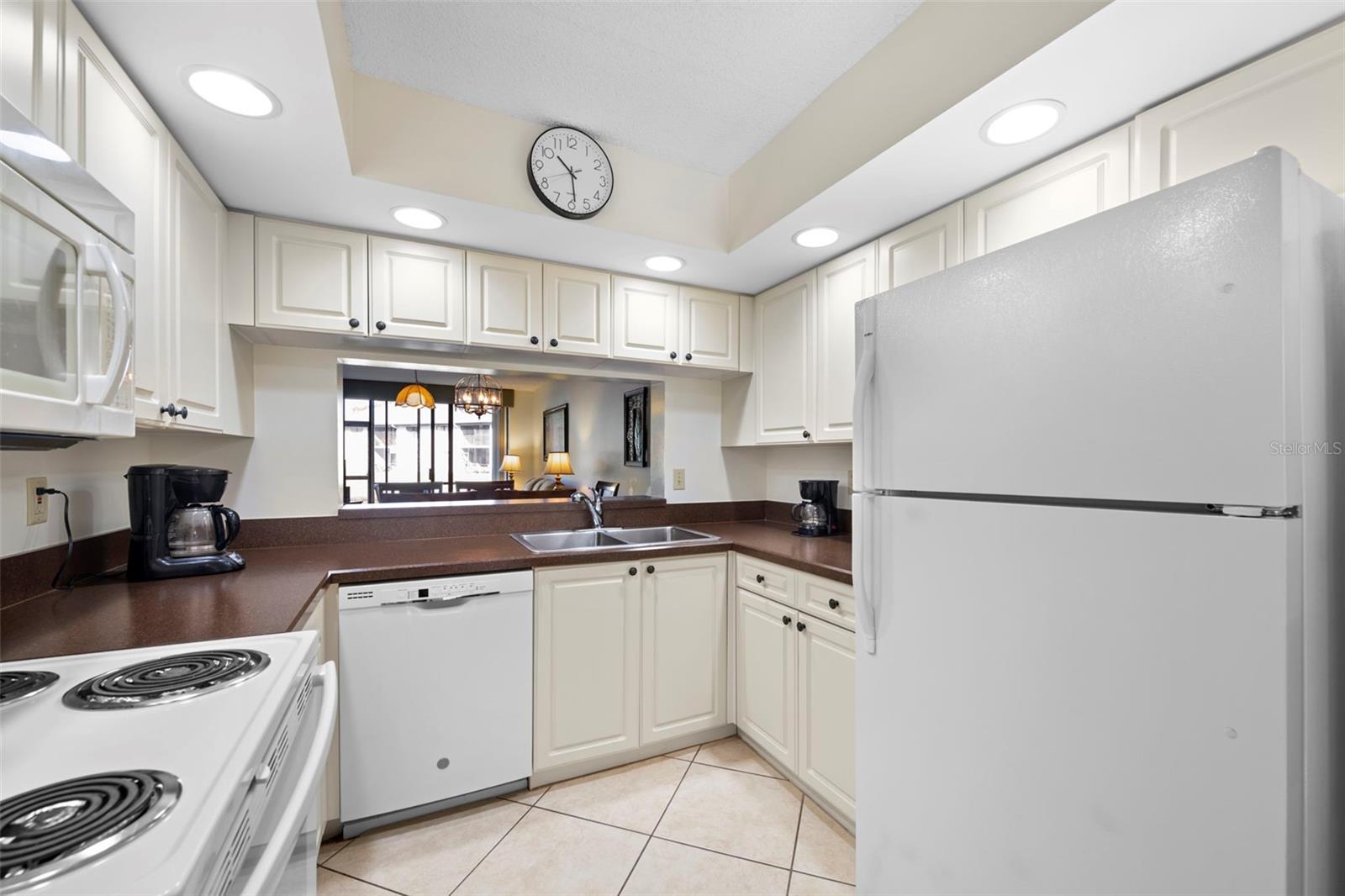 SHOREWALK BATH & TENNIS CLUB 10 - Residential