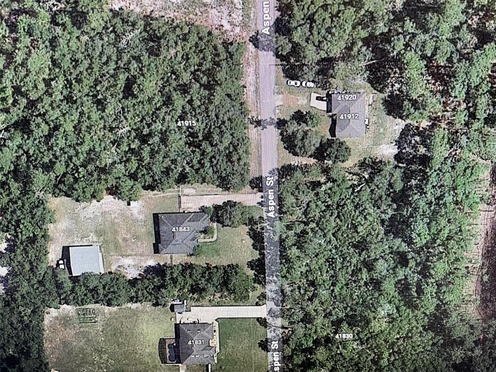Great Location, Great Neighborhood. Beautiful desired area of Florida. Couple of Horses allowed.