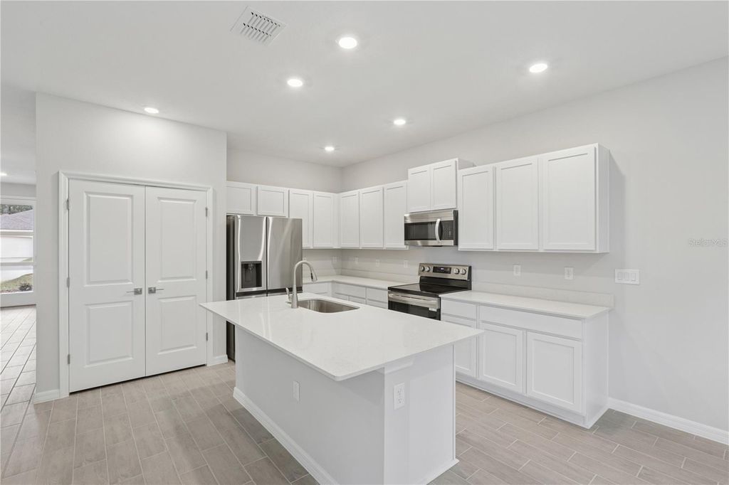 Photo of 17094 SW 20th Ct Road, Ocala, FL 34473 (MLS # OM721607)