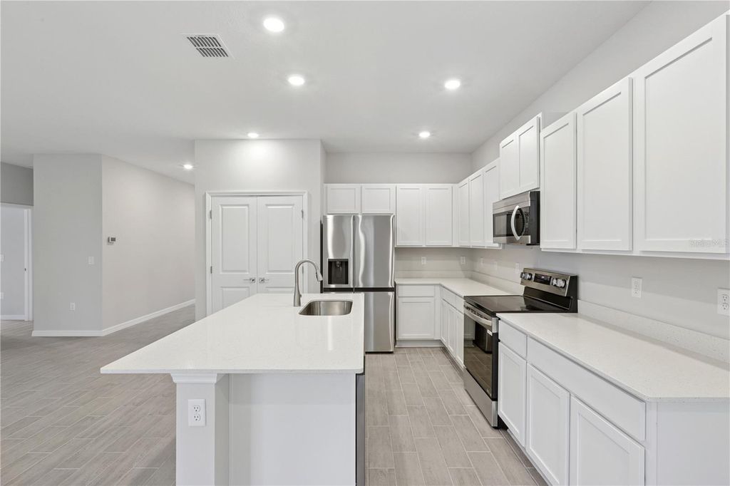 Photo of 17094 SW 20th Ct Road, Ocala, FL 34473 (MLS # OM721607)