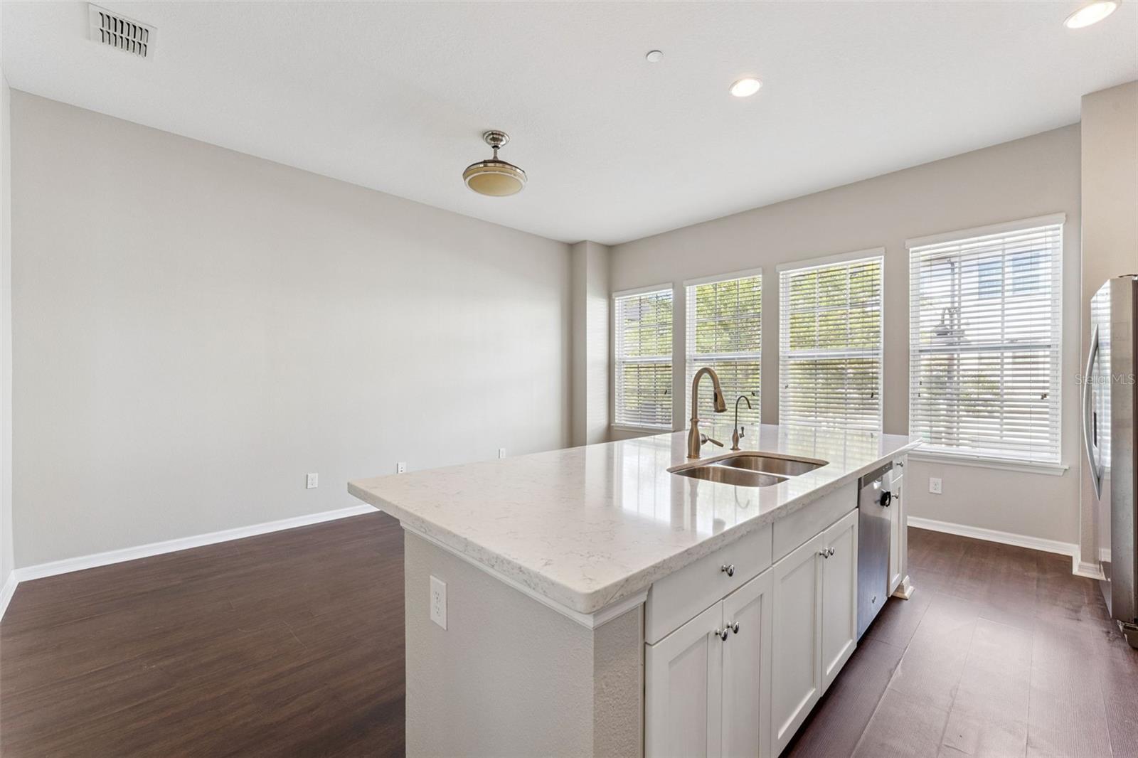 HAMPTONS - SECOND REP - Residential