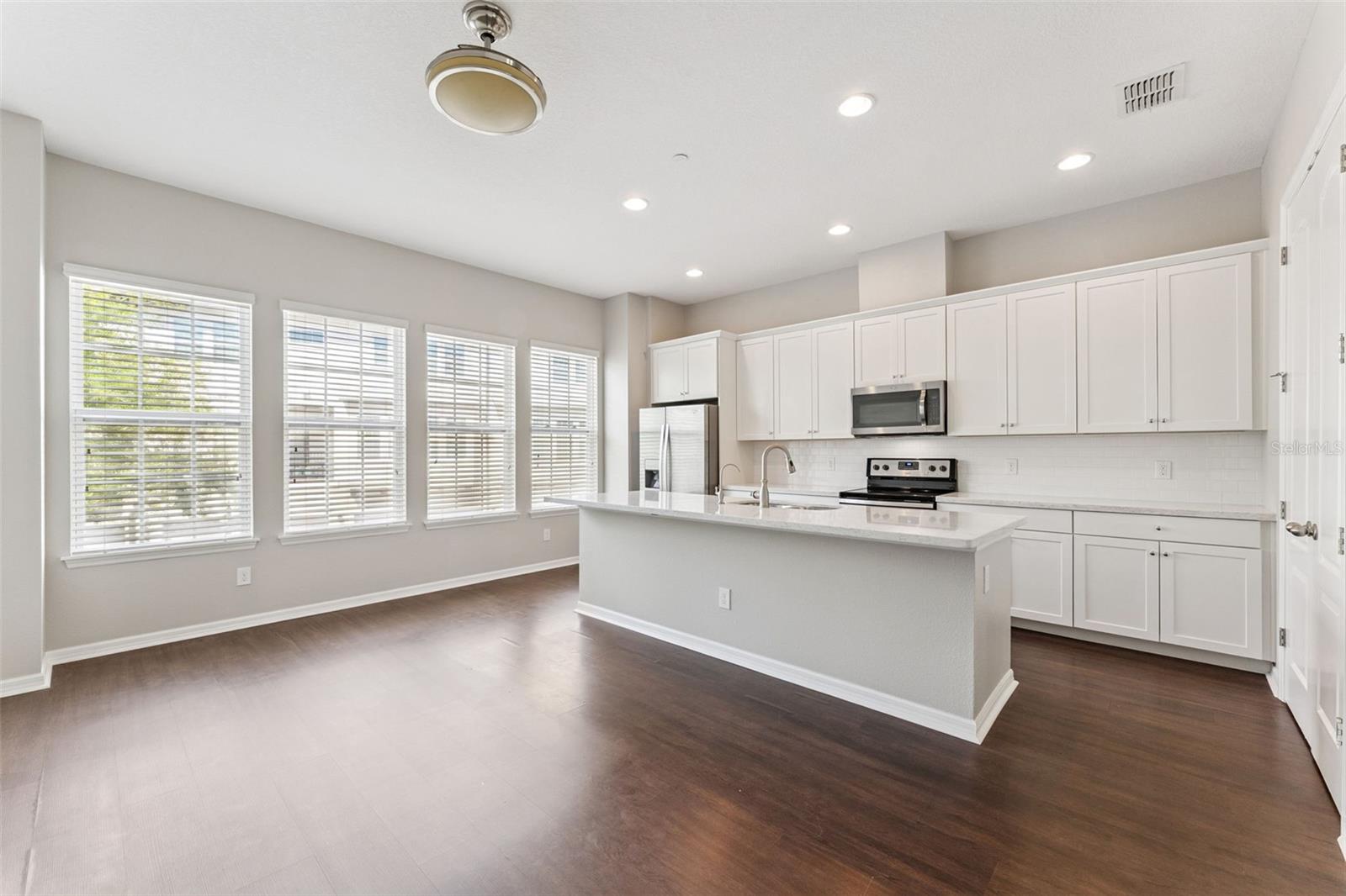 HAMPTONS - SECOND REP - Residential