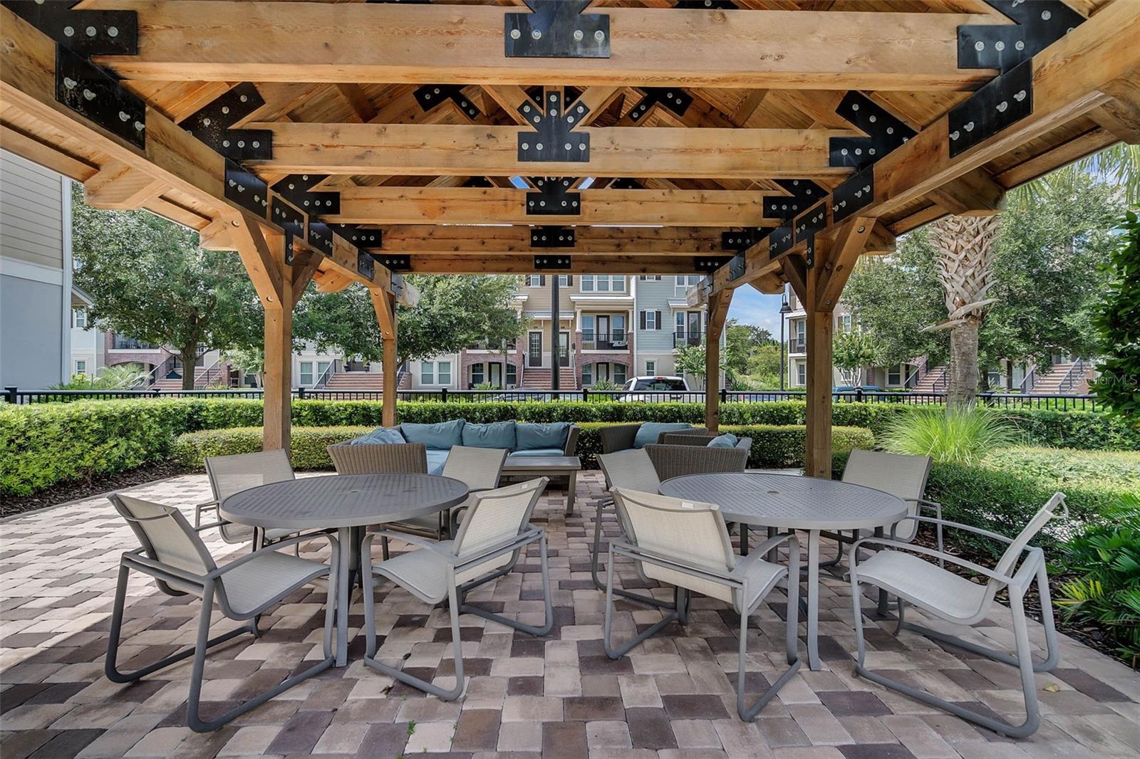 HAMPTONS - SECOND REP - Residential