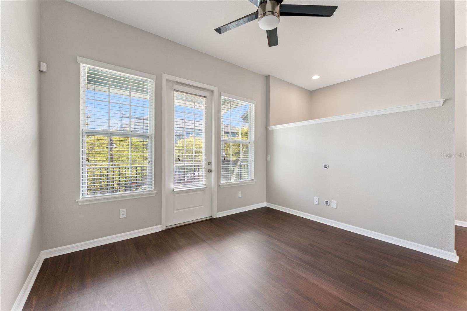 HAMPTONS - SECOND REP - Residential