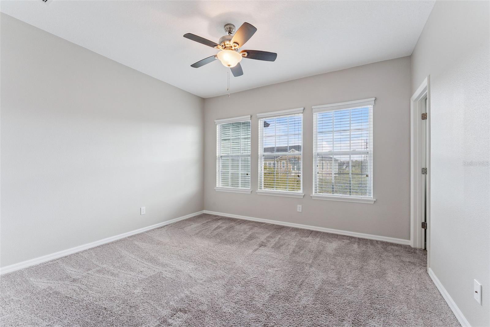 HAMPTONS - SECOND REP - Residential