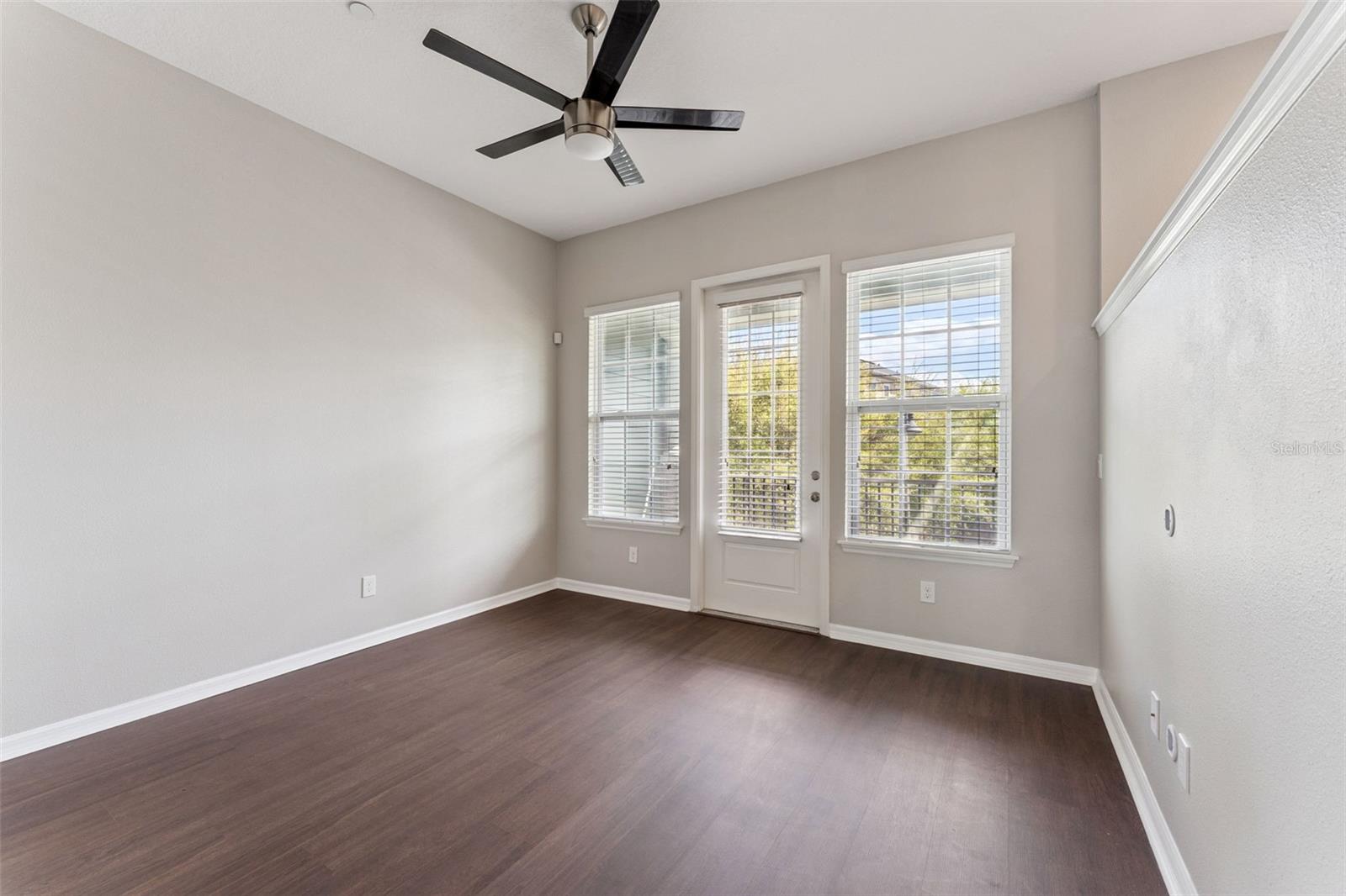 HAMPTONS - SECOND REP - Residential