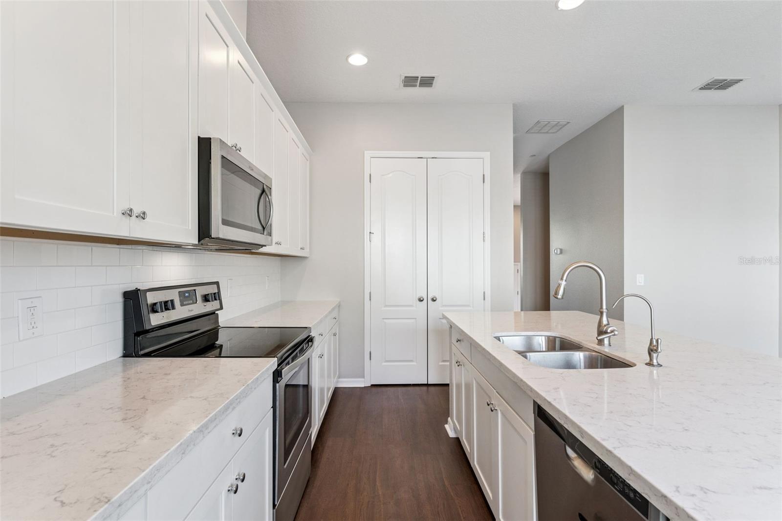 HAMPTONS - SECOND REP - Residential