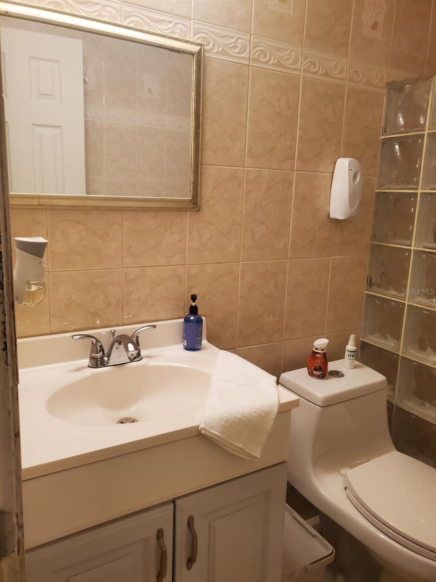 VENICE EAST SEC 1 - Residential Lease