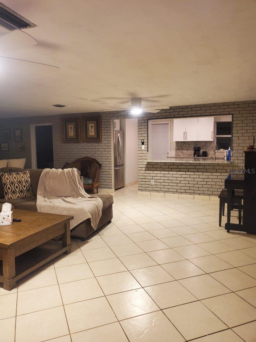 VENICE EAST SEC 1 - Residential Lease