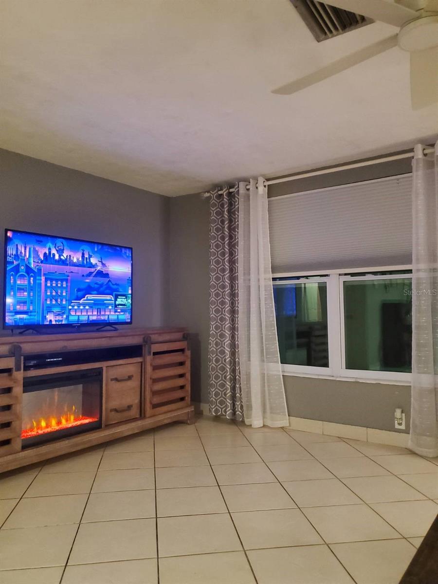 VENICE EAST SEC 1 - Residential Lease