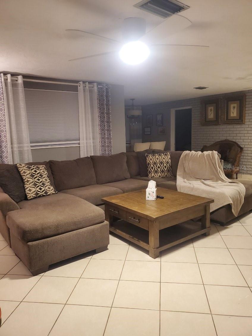 VENICE EAST SEC 1 - Residential Lease