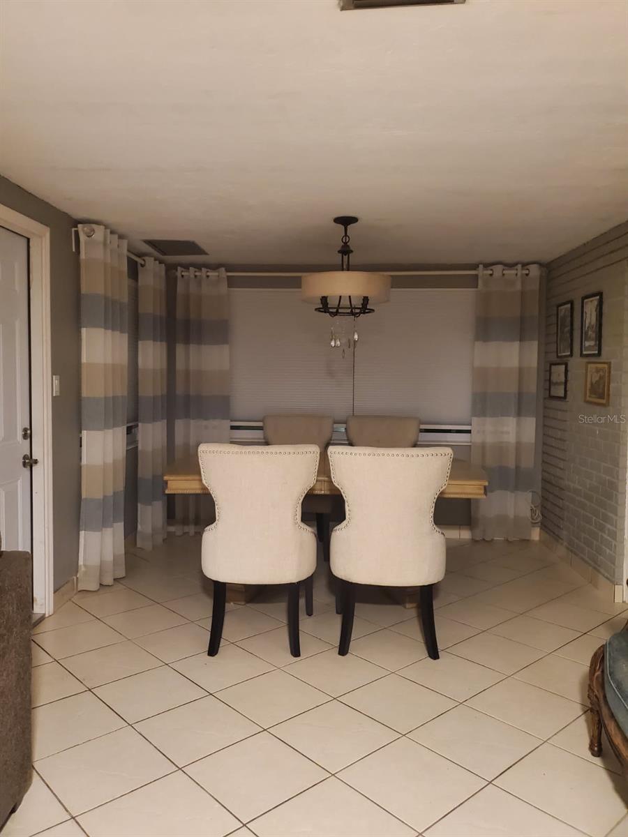 VENICE EAST SEC 1 - Residential Lease