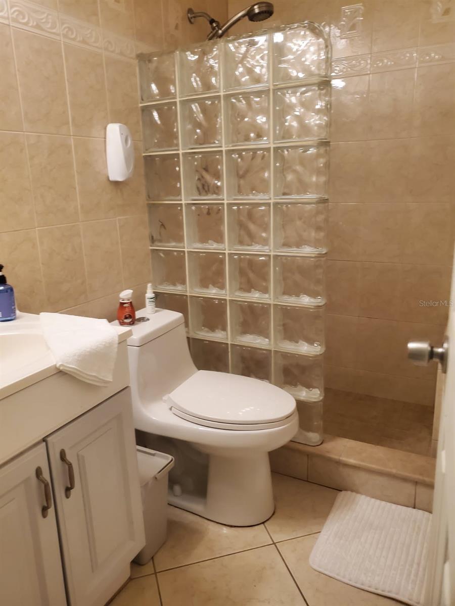 VENICE EAST SEC 1 - Residential Lease