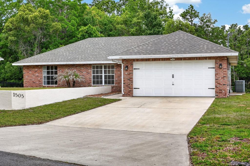 Photo of 1505 Lakeside Drive, Deland, FL 32720 (MLS # V4948756)