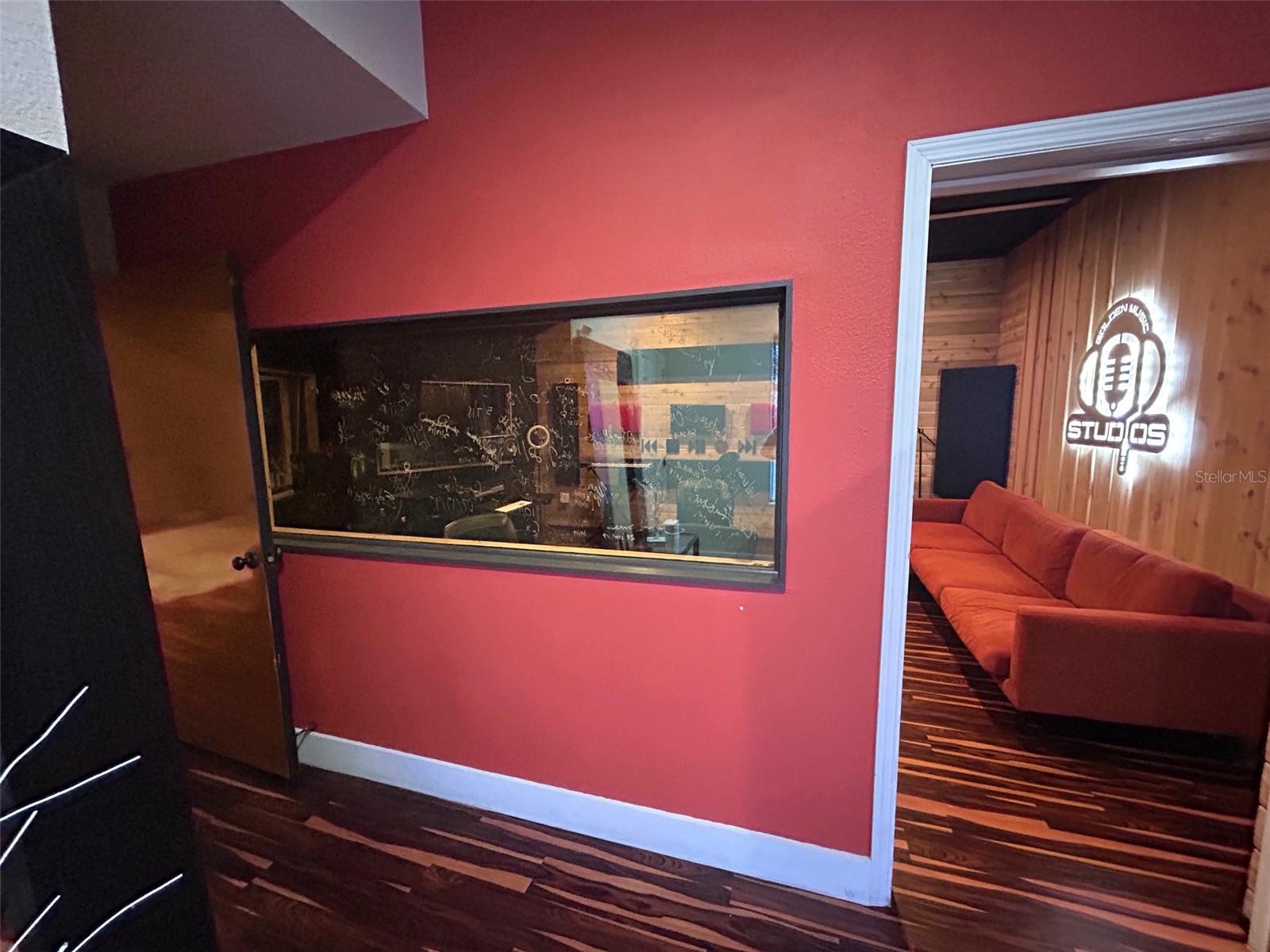 IRLO O BRONSONS SUB - Commercial Lease