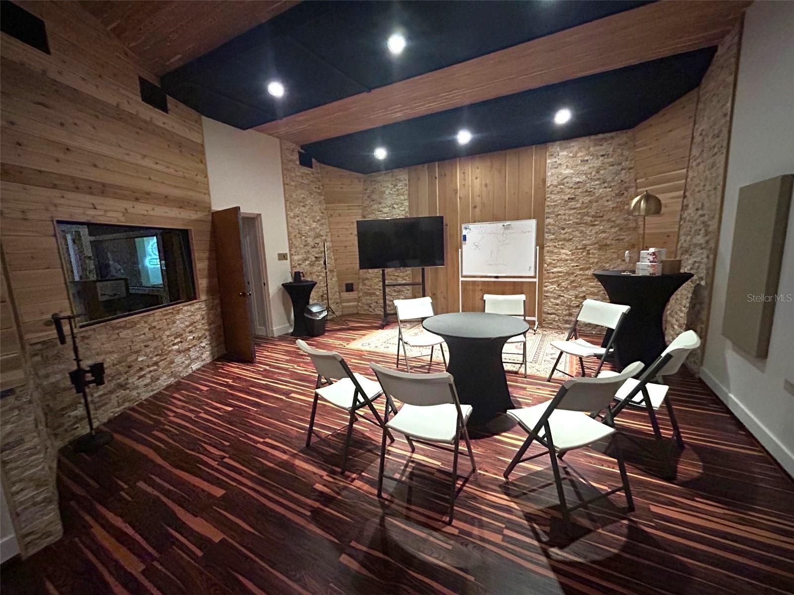 IRLO O BRONSONS SUB - Commercial Lease