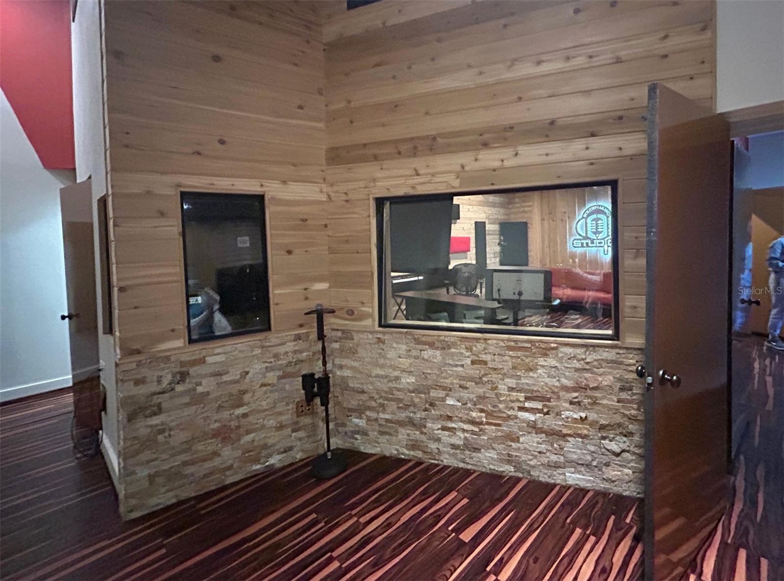 IRLO O BRONSONS SUB - Commercial Lease