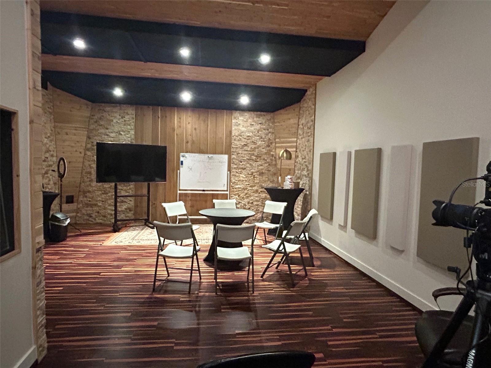 IRLO O BRONSONS SUB - Commercial Lease