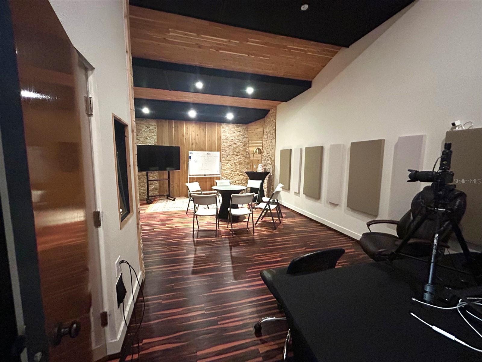 IRLO O BRONSONS SUB - Commercial Lease