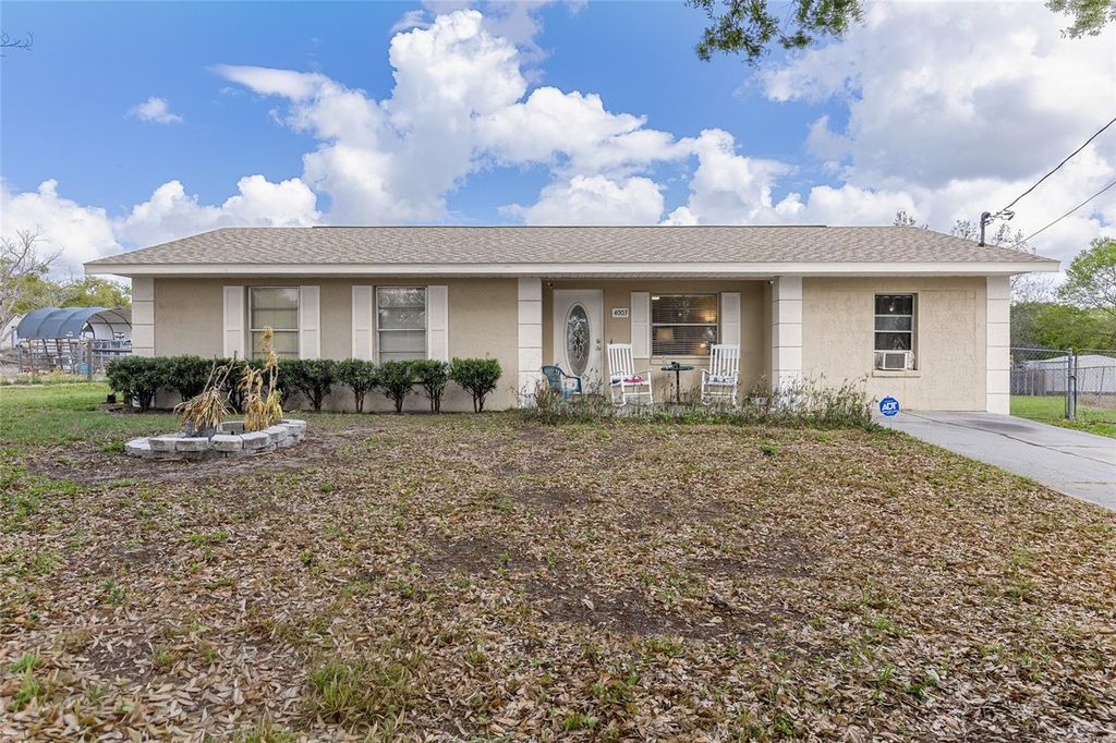 Photo of 4003 Prairie Bend Lane, Lakeland, FL 33812 (MLS # O6388195)