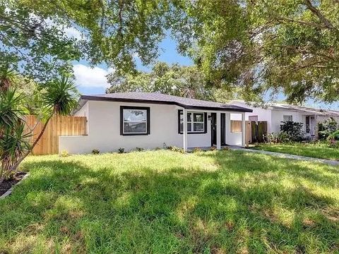 Photo of 2450 40th Avenue N, St Petersburg, FL 33714 (MLS # TB8431850)