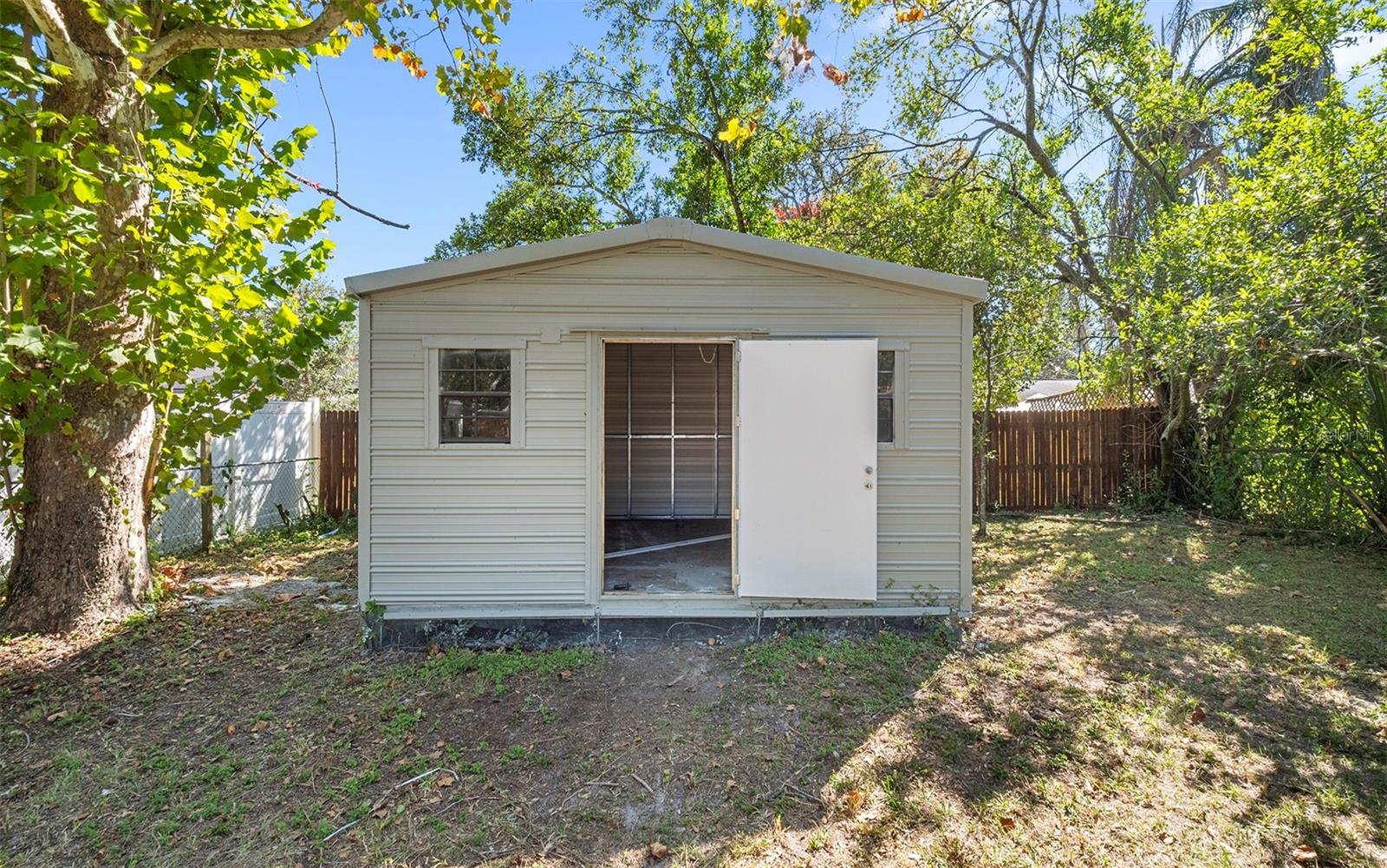 TAMPAS NORTH SIDE COUNTRY CLU - Residential