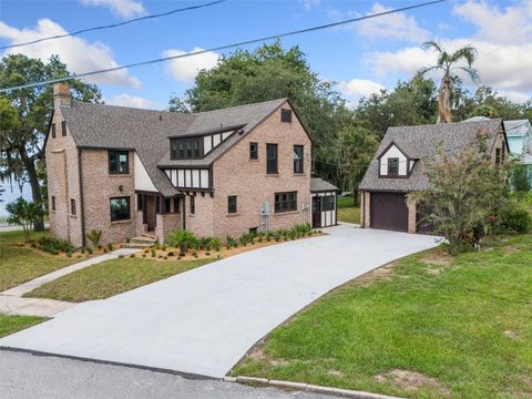 A home in EUSTIS