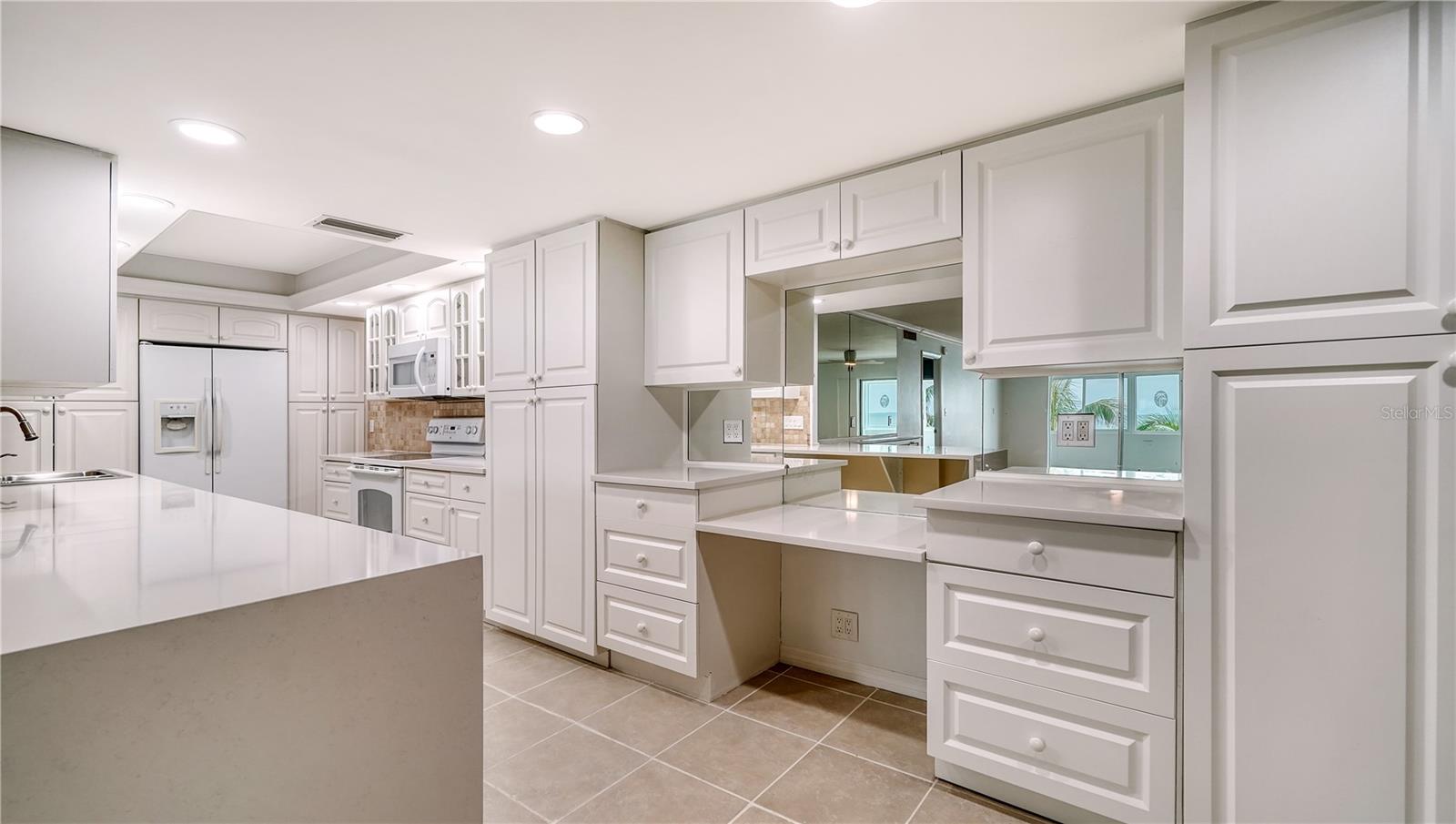 KEY TOWER SOUTH - Residential