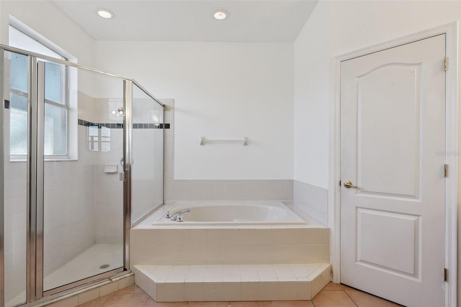 ADMIRAL POINTE - Residential