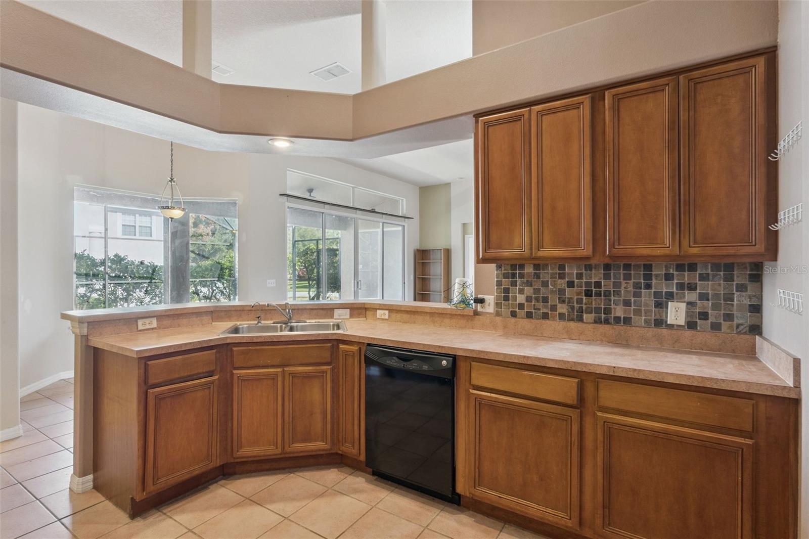 ADMIRAL POINTE - Residential