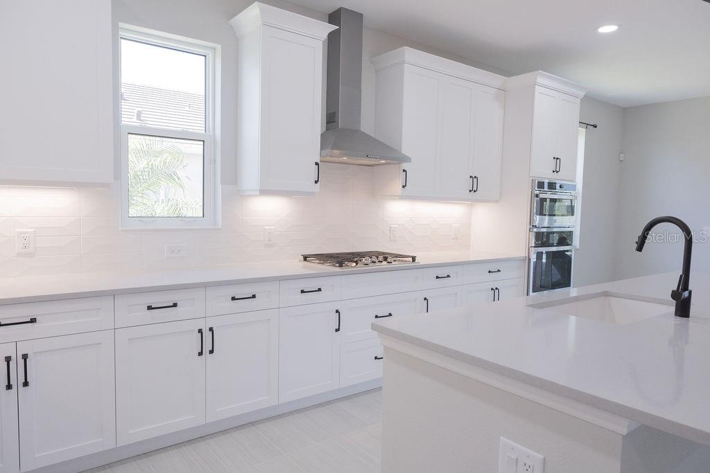 LAKEHOUSE COVE/WATERSIDE - Residential