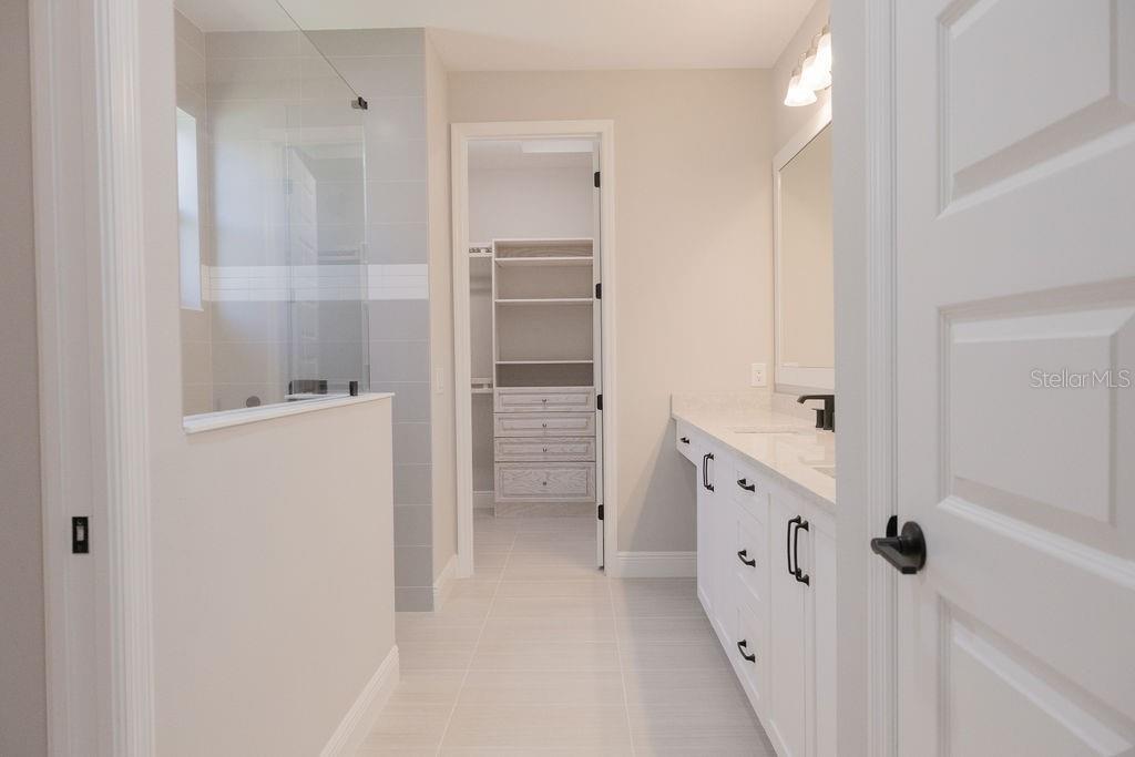 LAKEHOUSE COVE/WATERSIDE - Residential