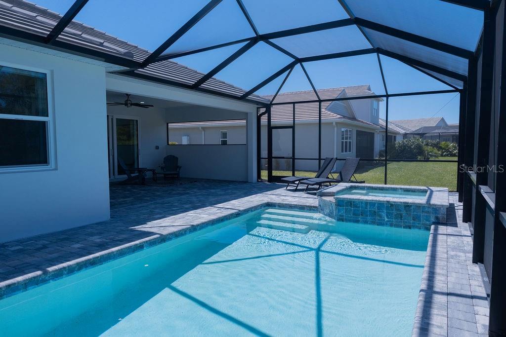 LAKEHOUSE COVE/WATERSIDE - Residential