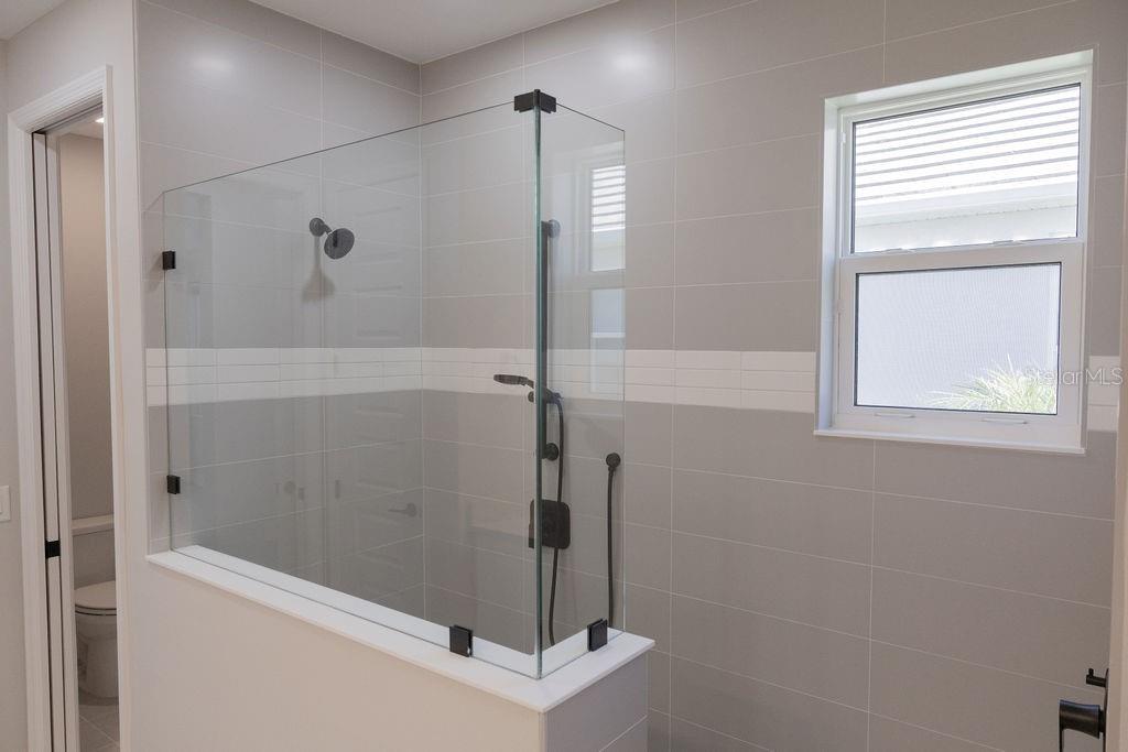 LAKEHOUSE COVE/WATERSIDE - Residential