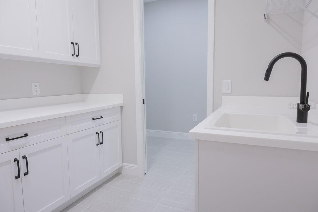 LAKEHOUSE COVE/WATERSIDE - Residential