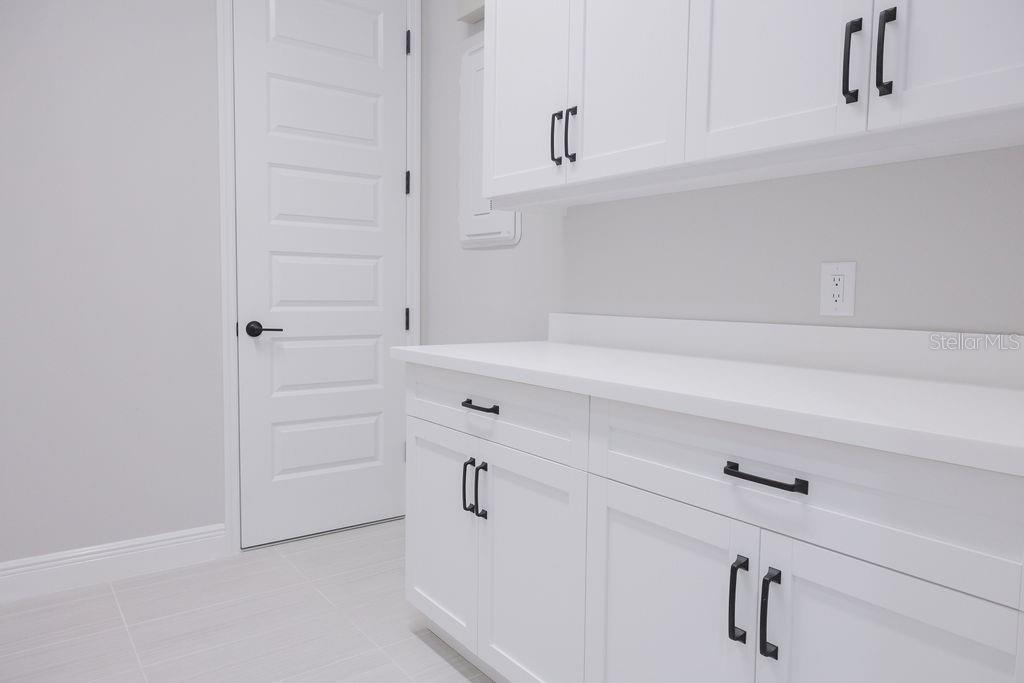 LAKEHOUSE COVE/WATERSIDE - Residential