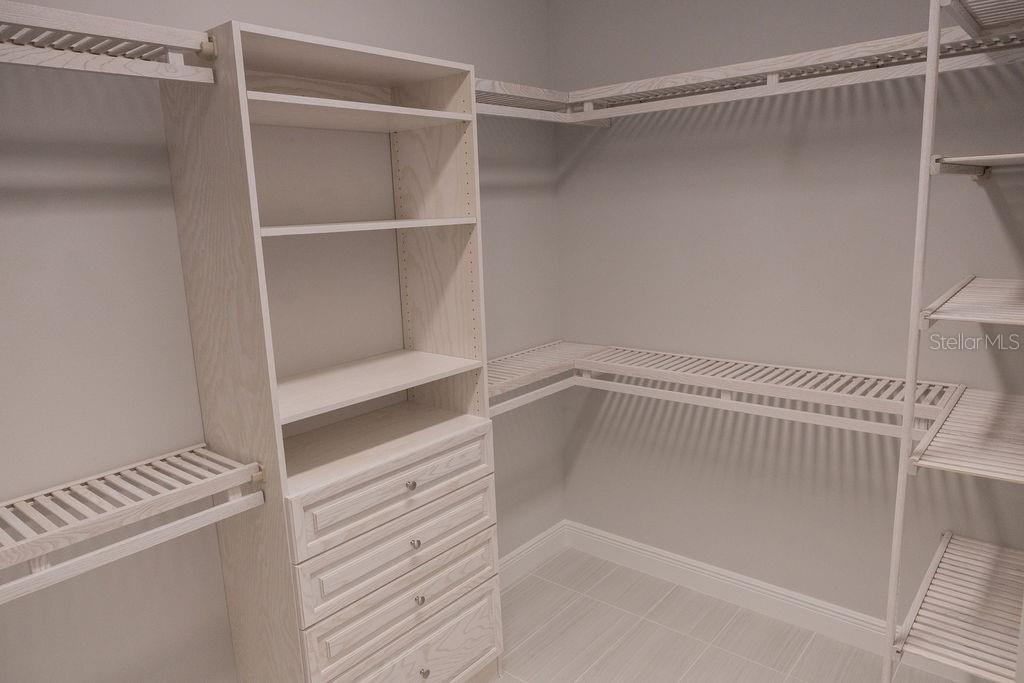 LAKEHOUSE COVE/WATERSIDE - Residential