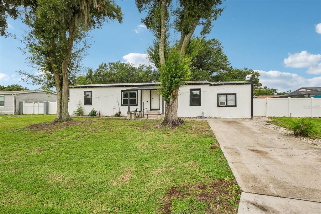 Photo of 8620 Indian Ridge Trail, Lakeland, FL 33810 (MLS # TB8533661)