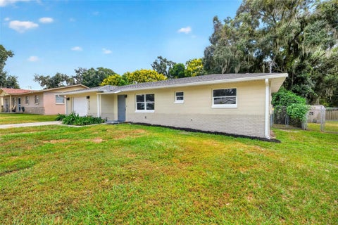 Tiny photo for 6138 Highland Avenue, Leesburg, FL 34748 (MLS # G5118525)